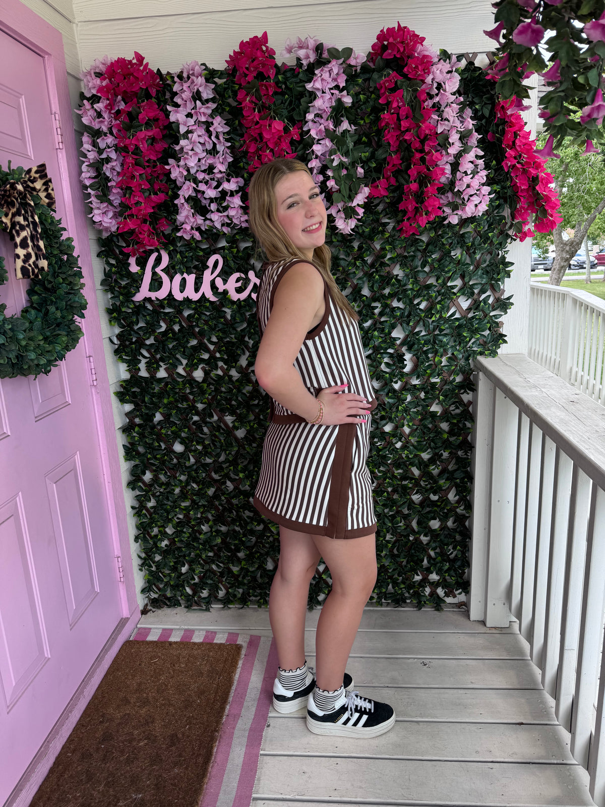 Get Striped Button Back Set
