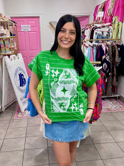 QUEEN OF SPARKLES GREEN FOOTBALL FIELD QUEEN CARD LOGO TEE