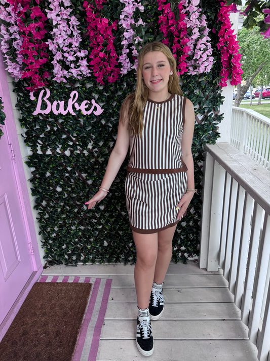 Get Striped Button Back Set